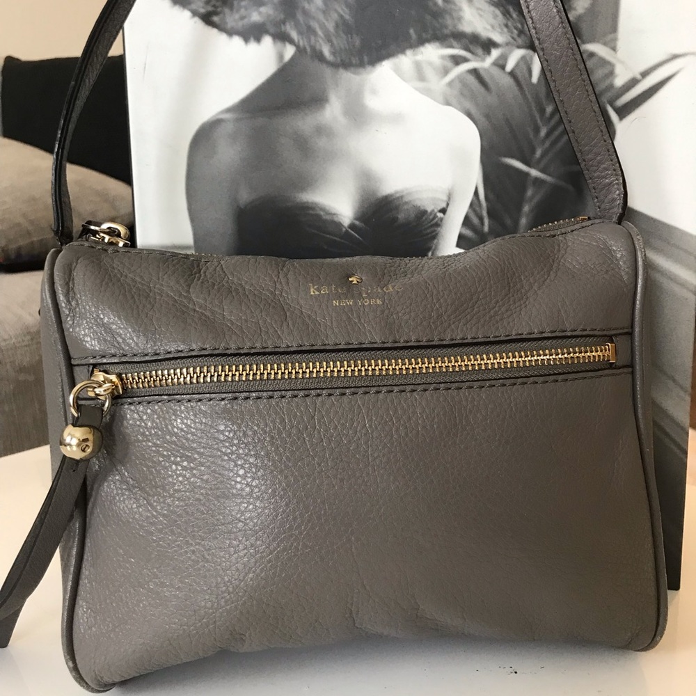 Kate Spade crossbody purse in gray